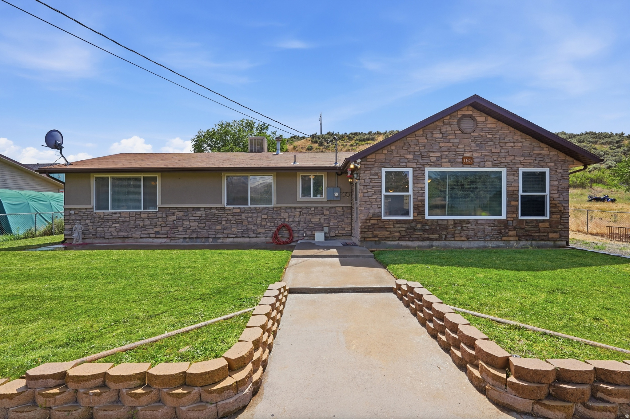 185 N MORGAN VALLEY DR