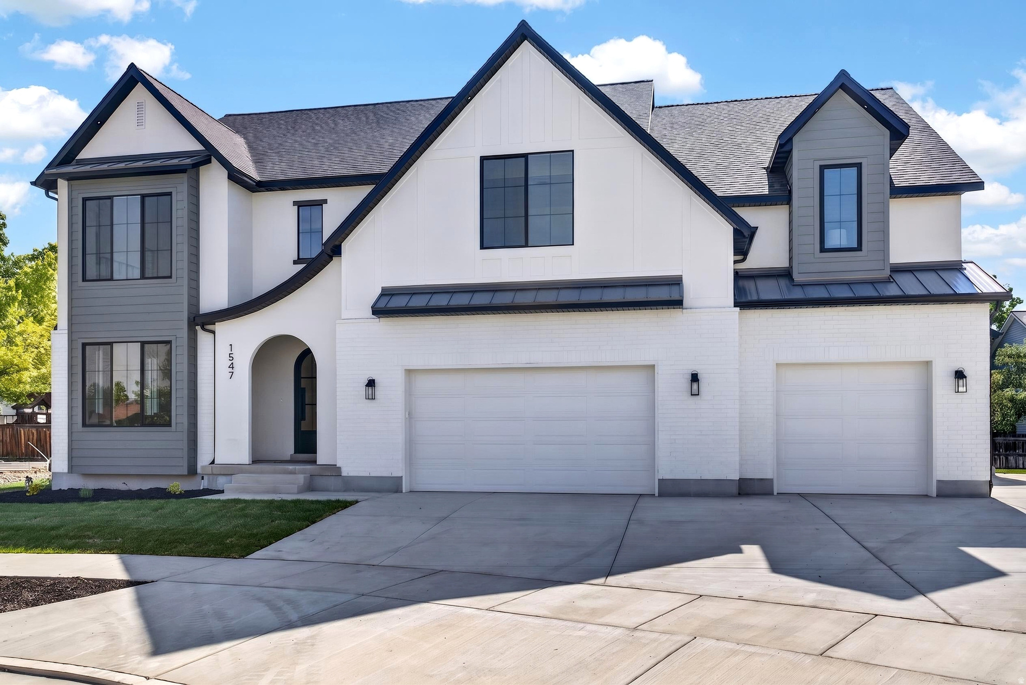 1547 N 275 W