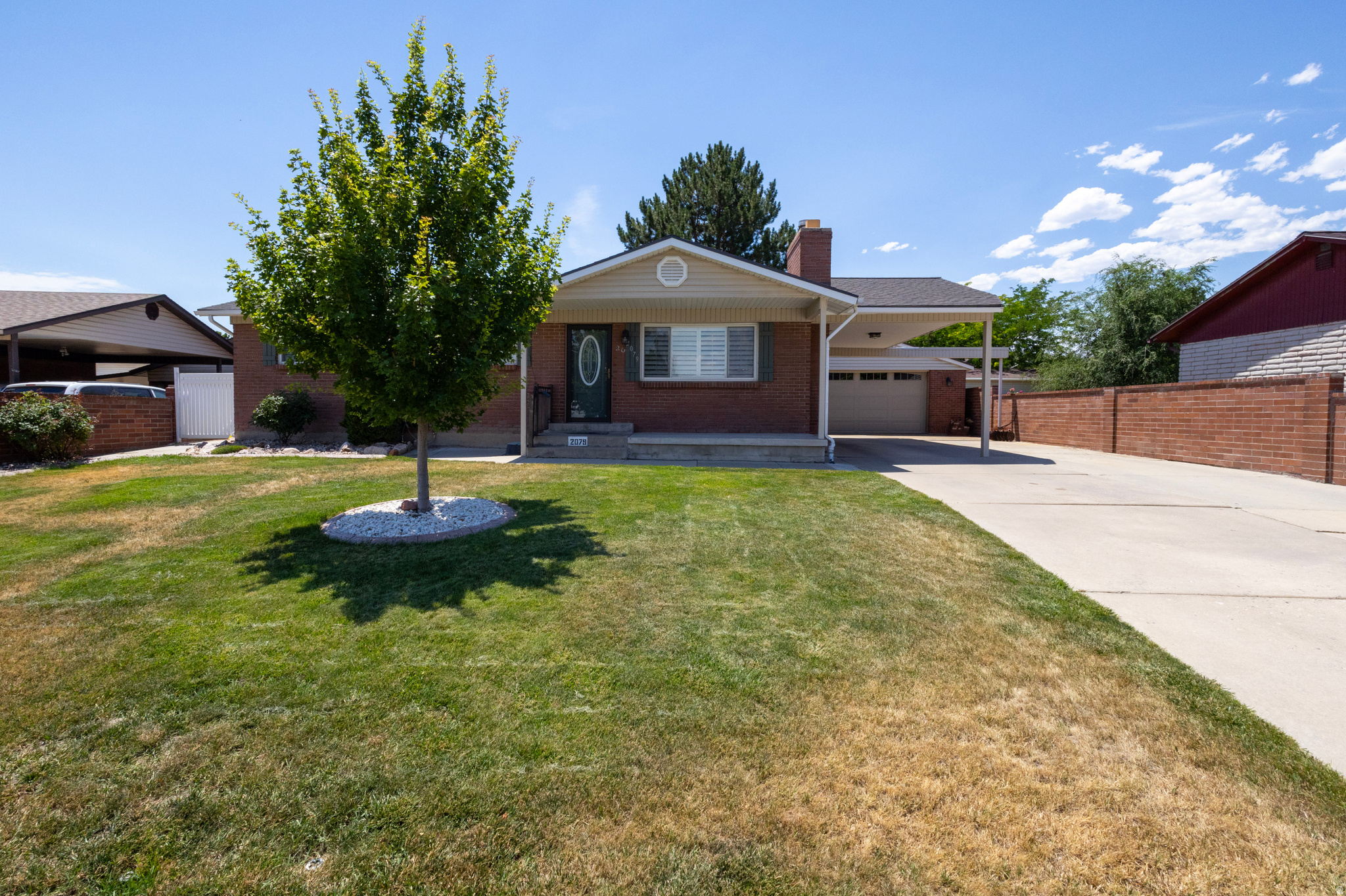 2079 W ARTHUR DR