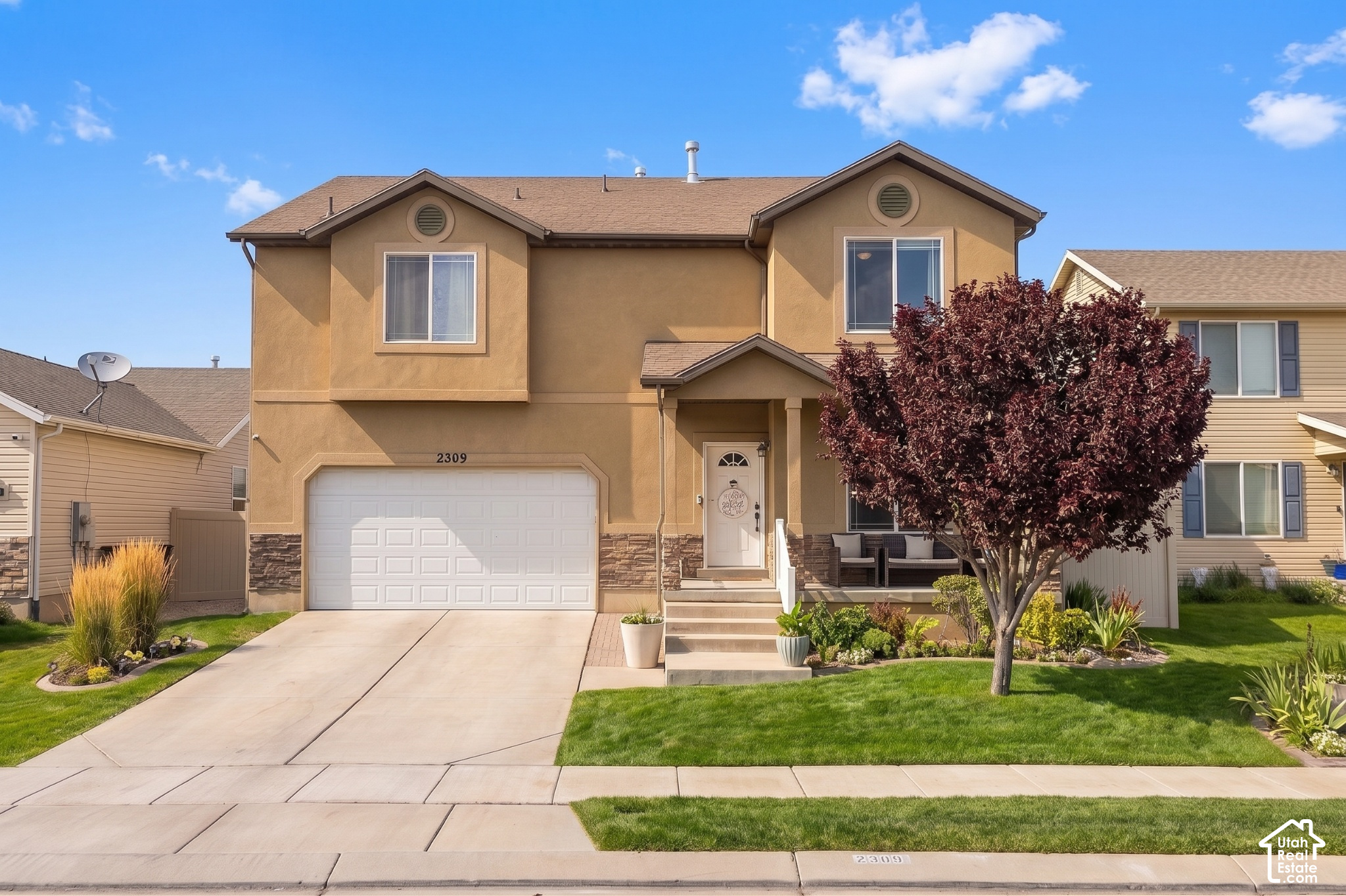 2309 E HITCHING POST DR