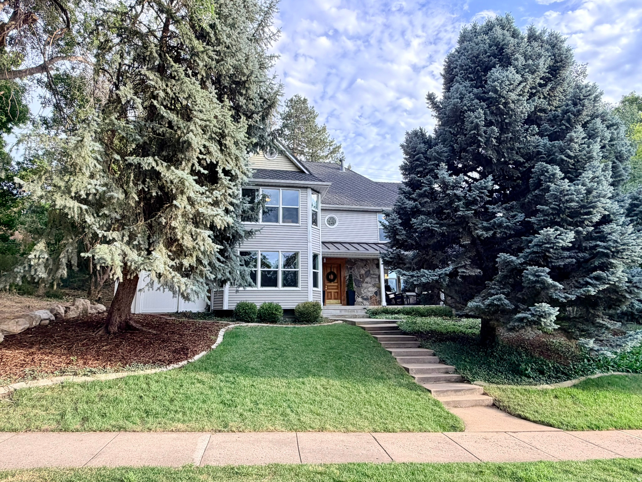 910  WOODLAND HILLS CIR