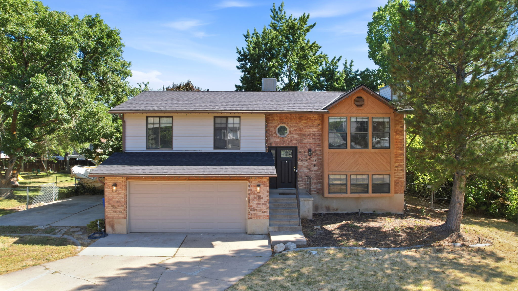 739 E 1900 N — property photograph 4