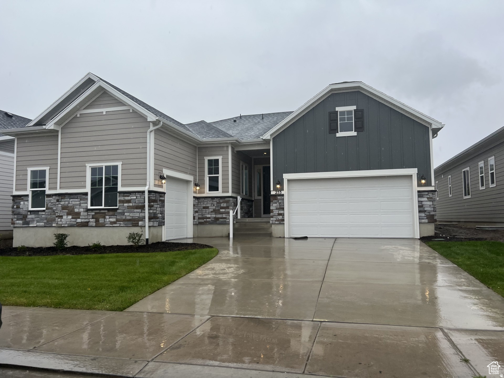 253 E POLARIS DR #105