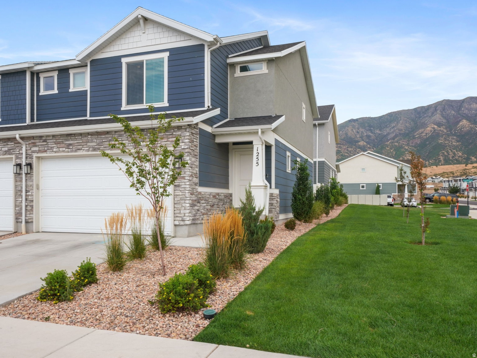 1255 S THISTLE DR