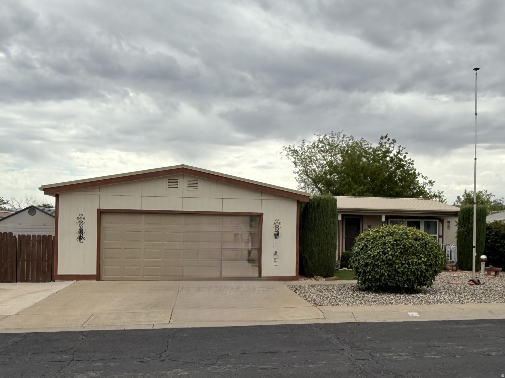 82 N 3880 W