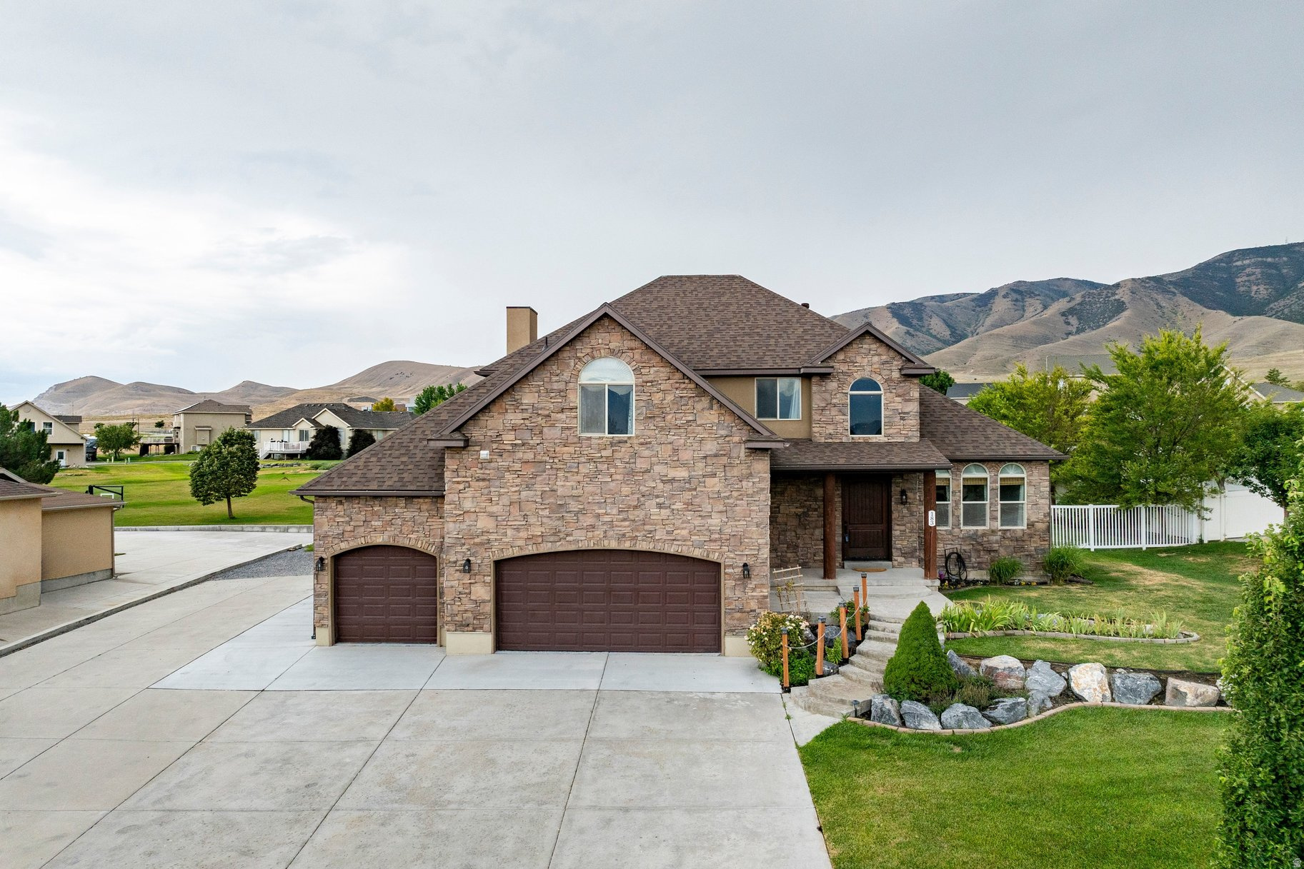 183 E SANDPIPER LN