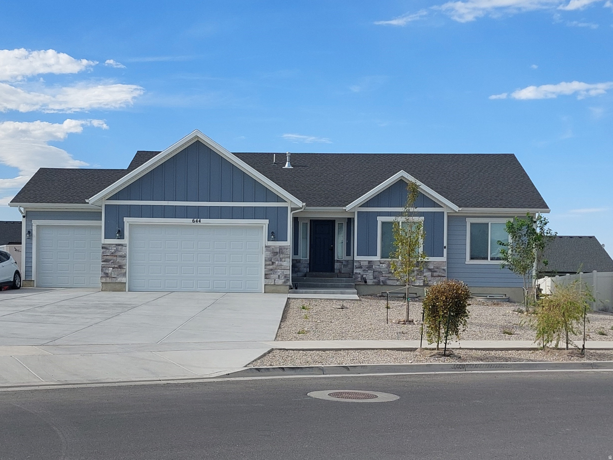 644 W PRAIRIE HAWK WAY