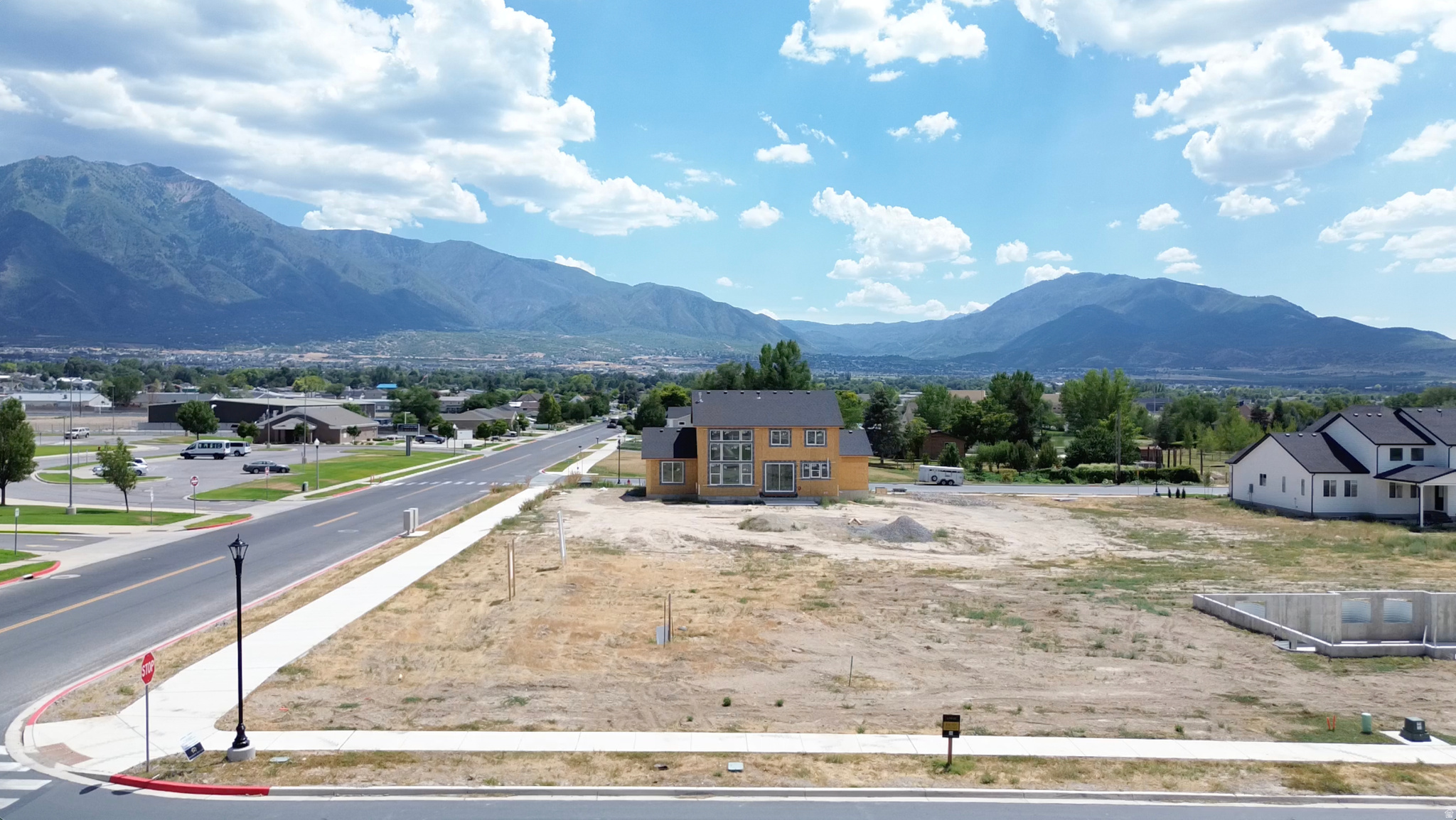 New construction on an expansive lot with mountain scenery