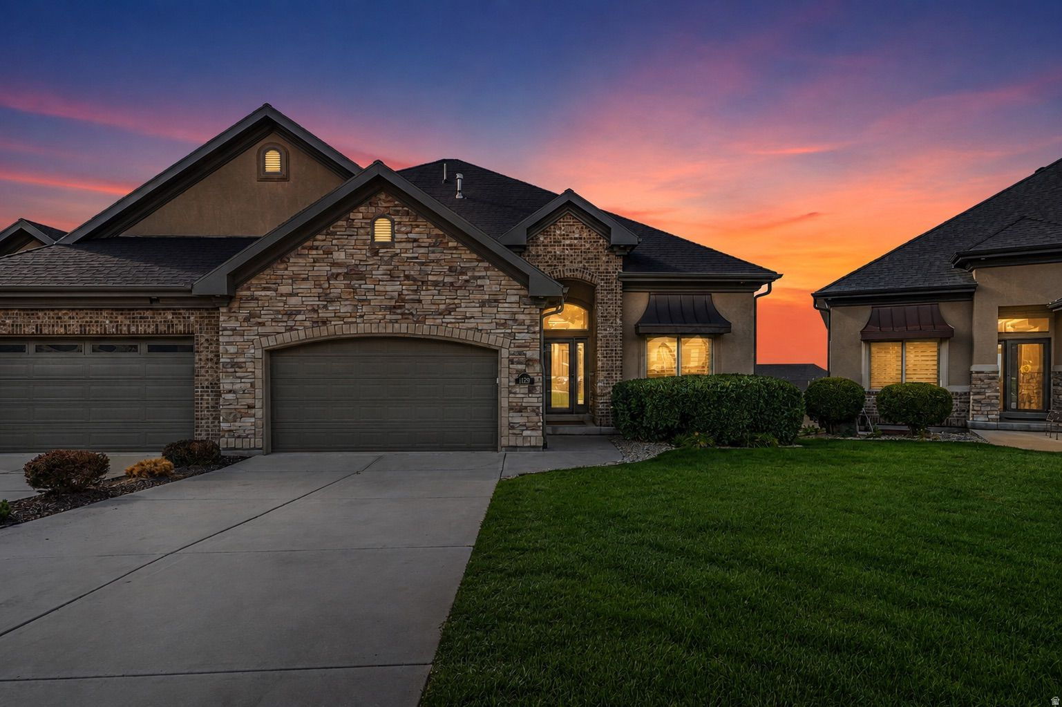 1129 E SUNSET DUNES WAY
