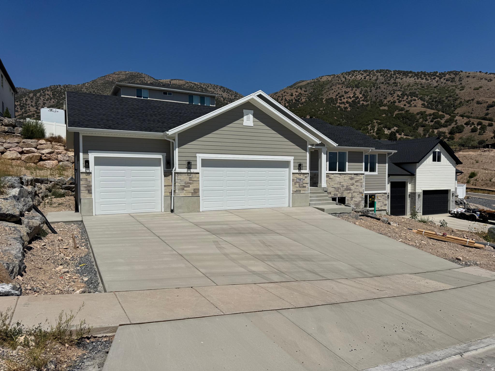 708 N SUNSET DR