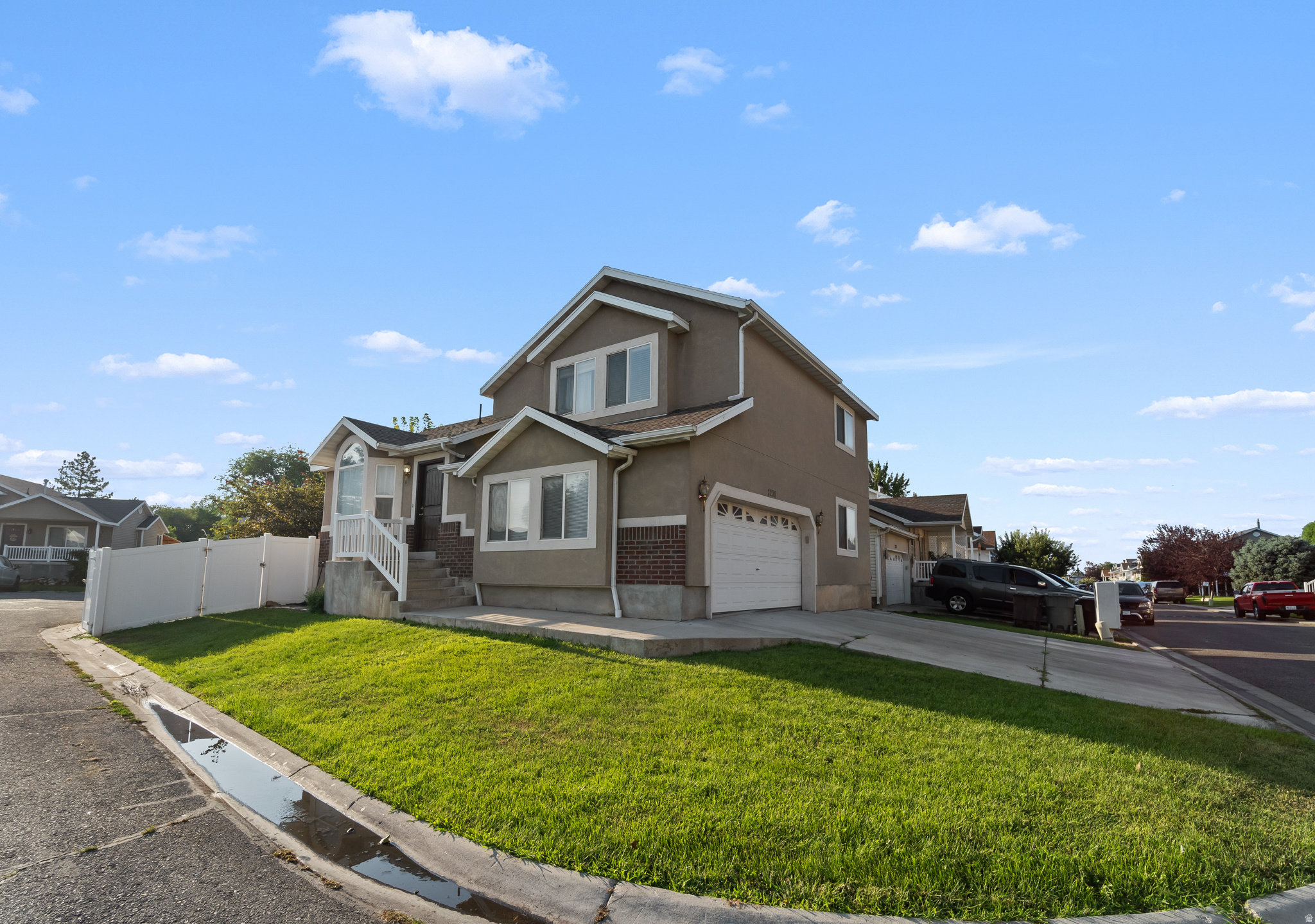 3238 S IVY DR