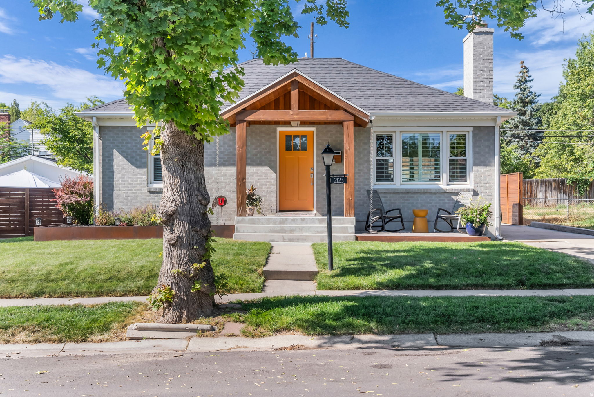 2123 E WILSON AVE