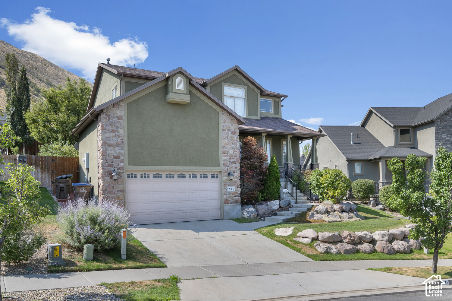 236 E SUMMER LEAF DR