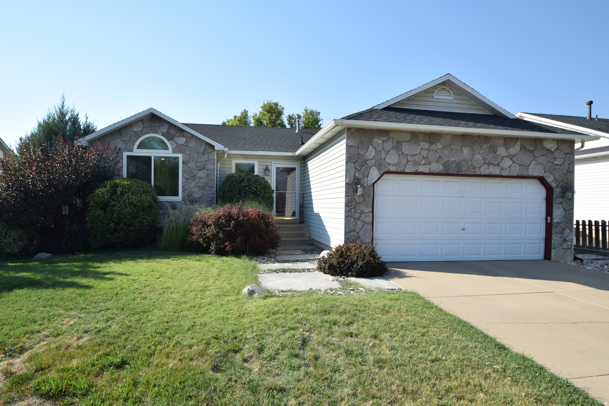 324 W MUTTON HOLLOW RD