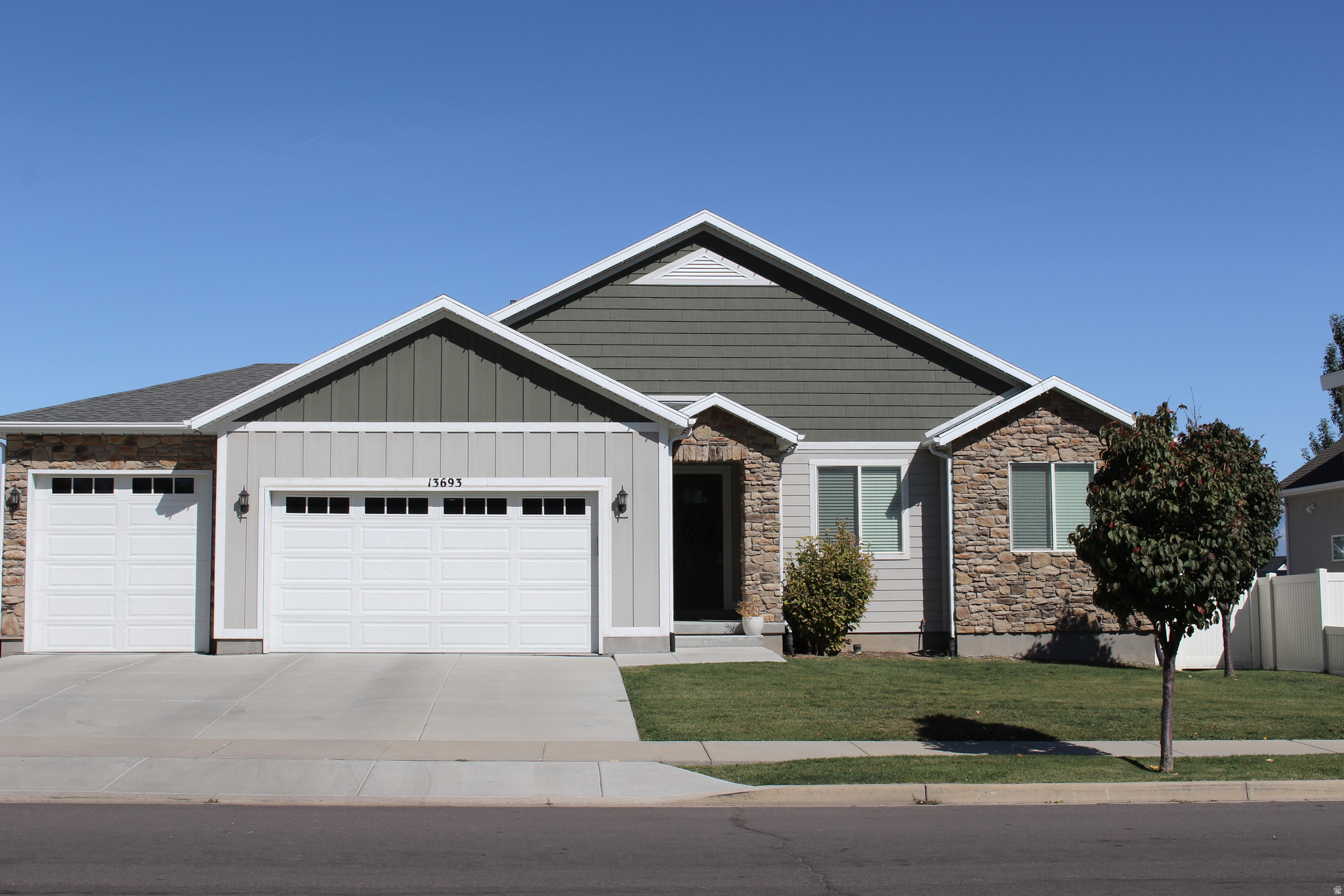 13693 S BLAYDE DR