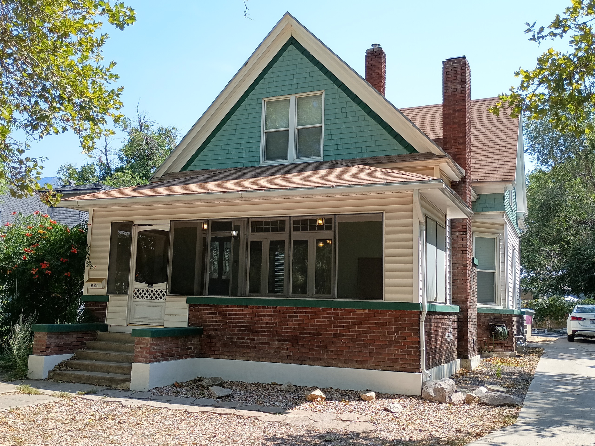 981 E 24TH