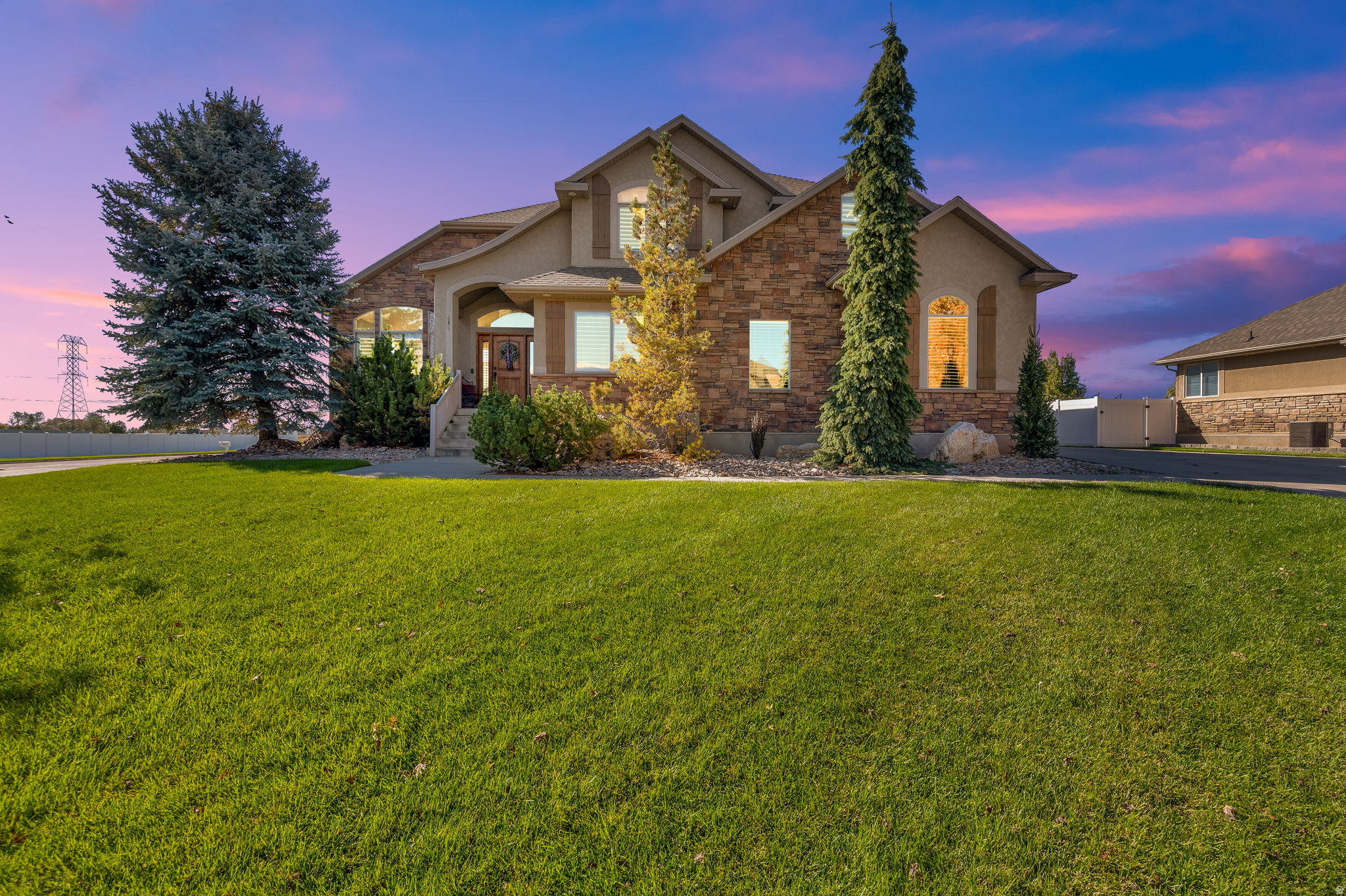 686  WELLINGTON DR