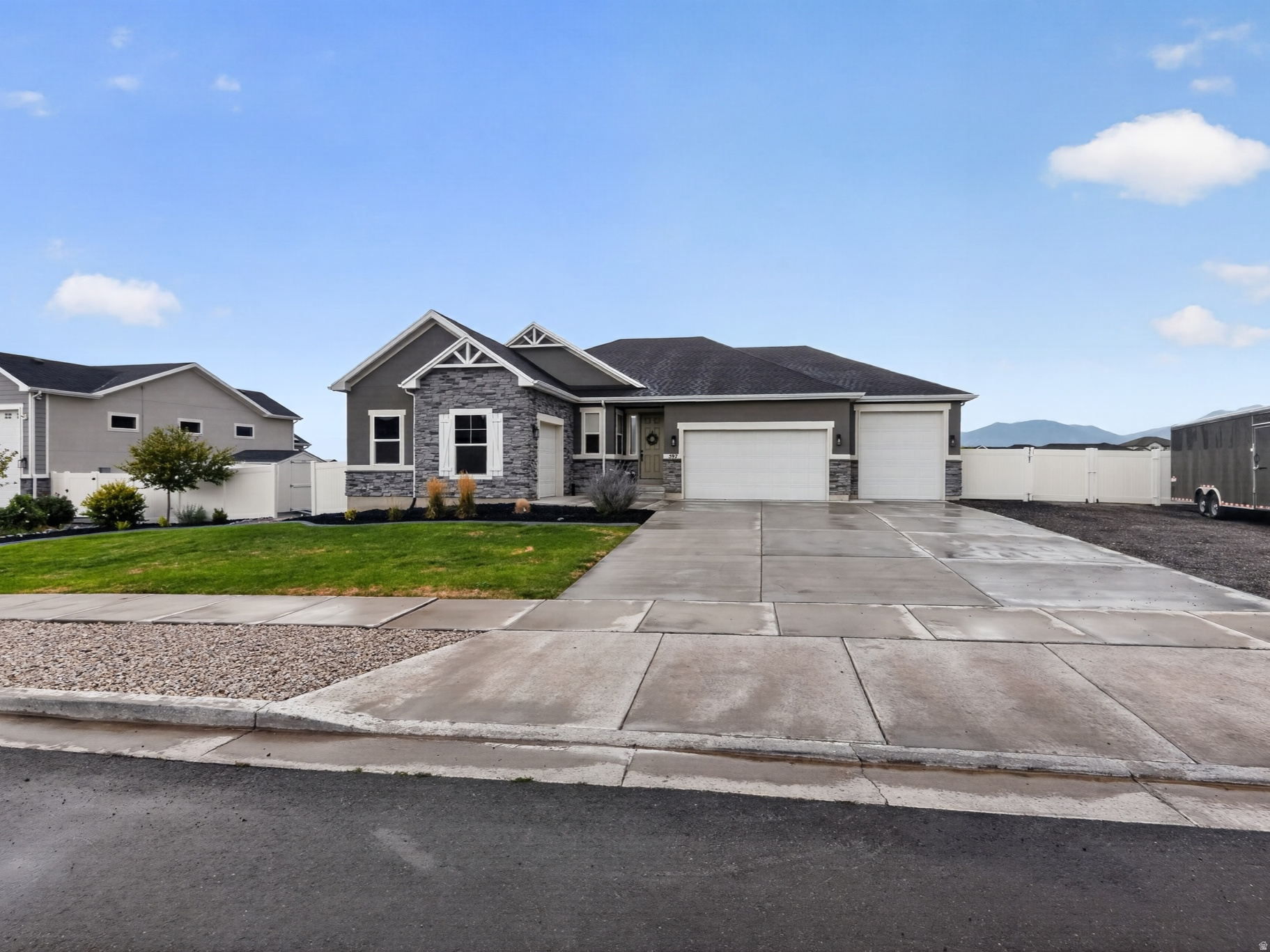 597 S CHAN DR
