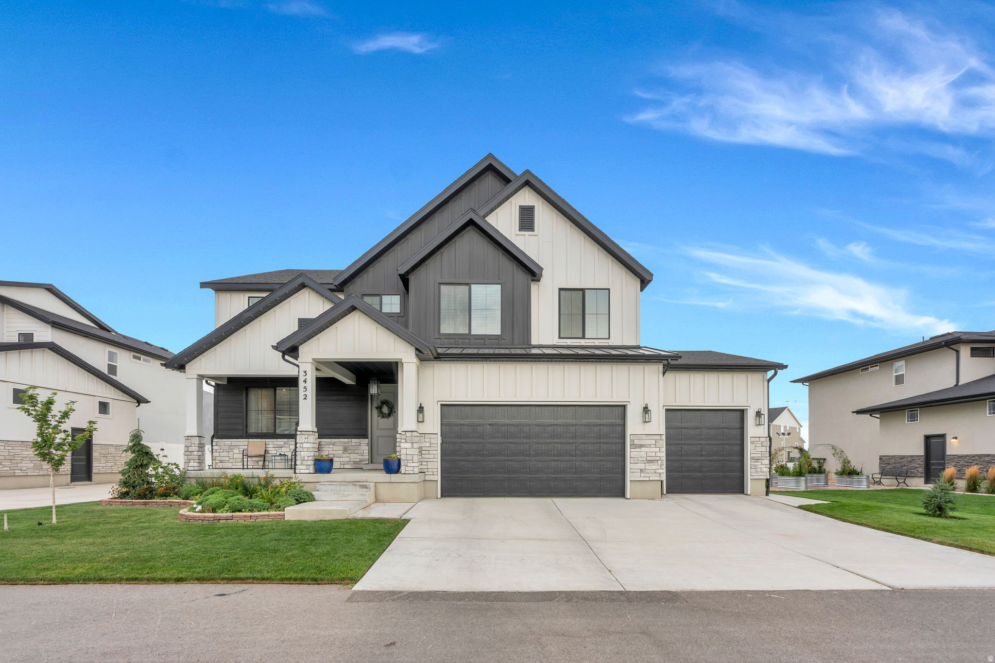 3452 S MAPLETON HEIGHTS DR