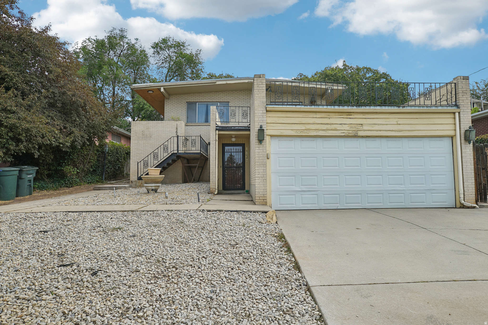 1865 S FOOTHILL DR