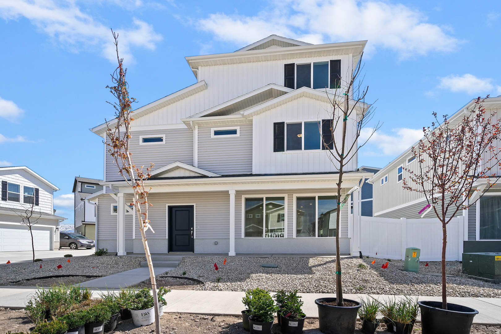 419 E HALLS CREEK RD