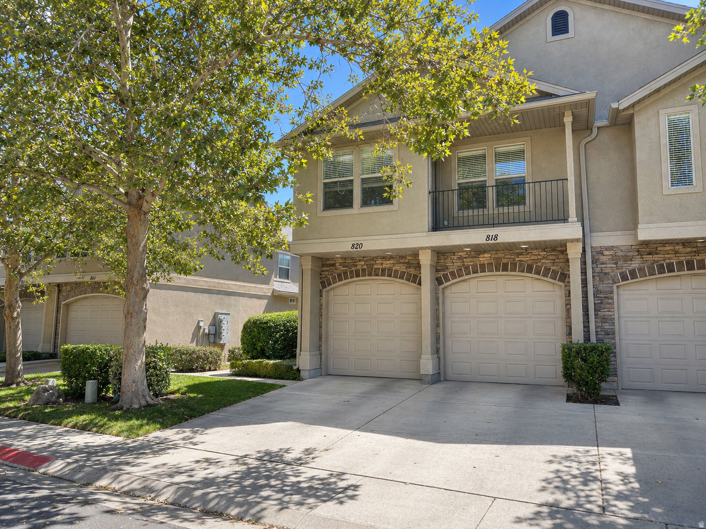 820 E RED SAGE LN