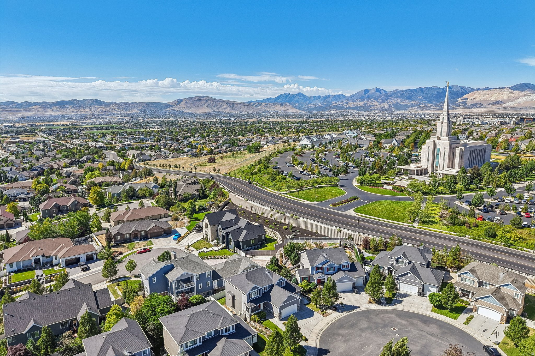 Expansive neighborhood featuring varied residential architecture, mature landscaping, and mountain backdrop