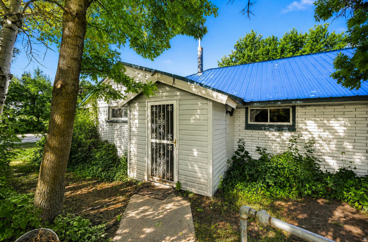 7455 N CAPITOL HILL RD