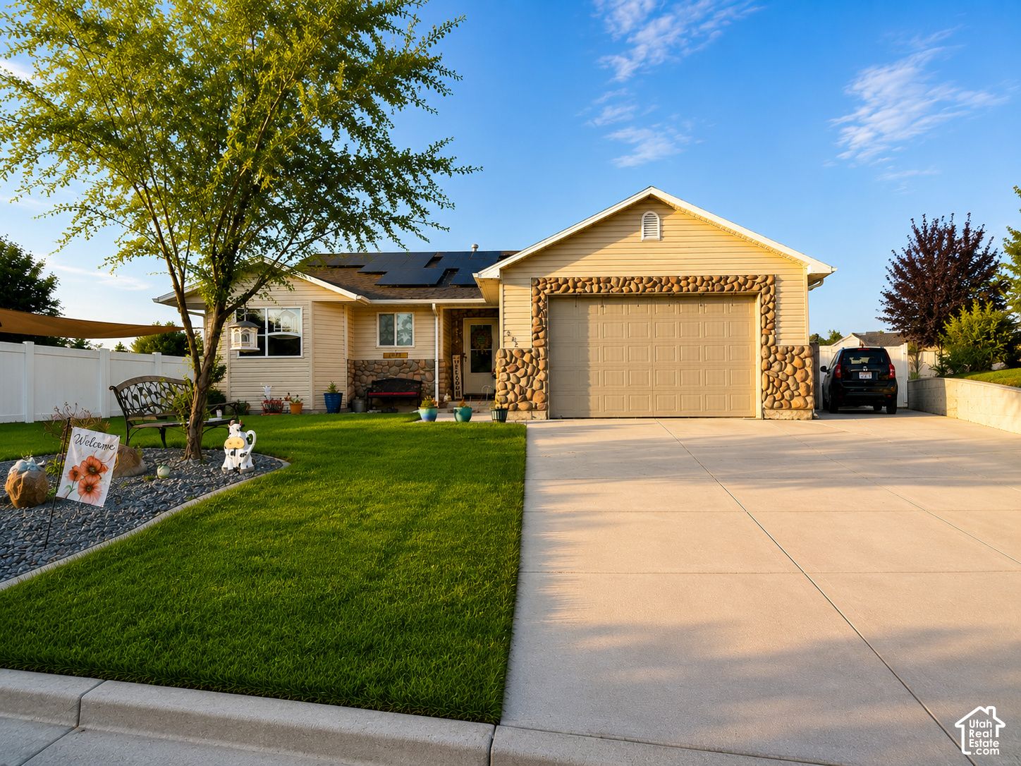 262 E POPLAR CT