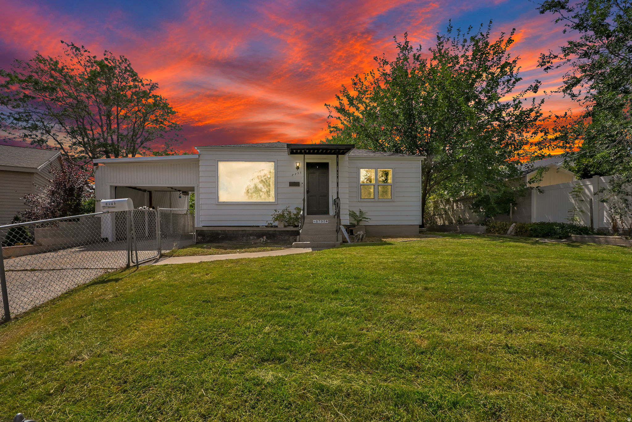 8795 W EDITH CIR
