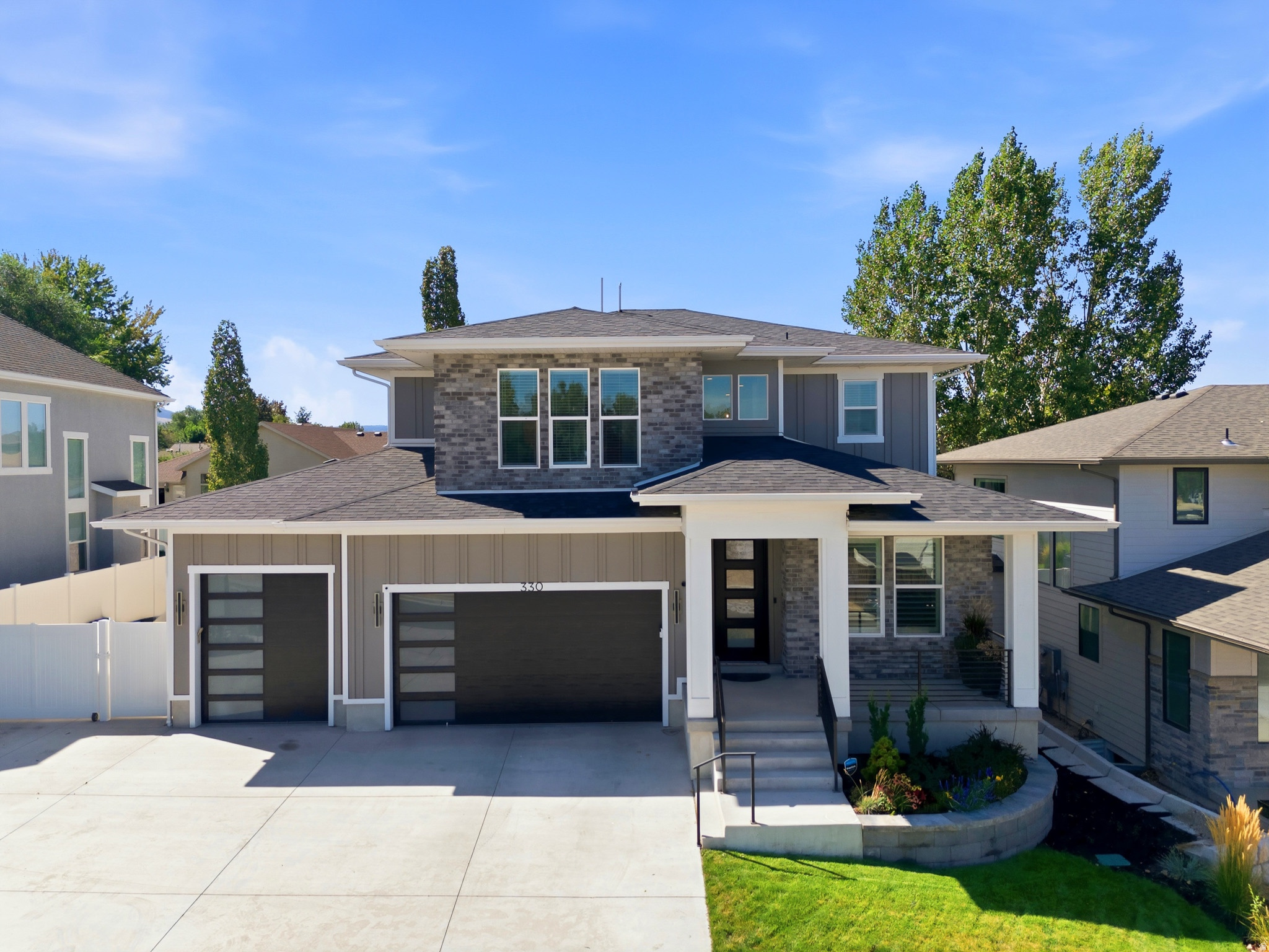 330 E SANDY OAKS DR