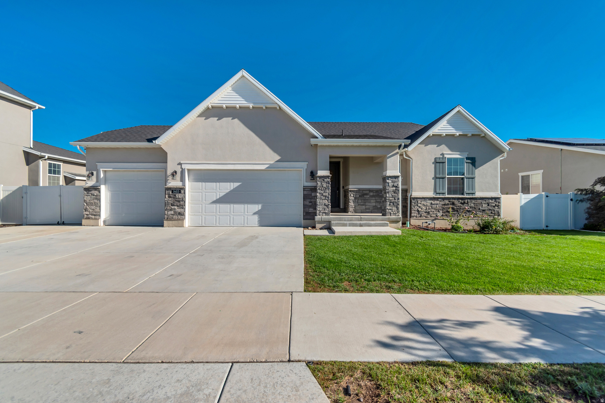 1403 E LOWE PEAK DR