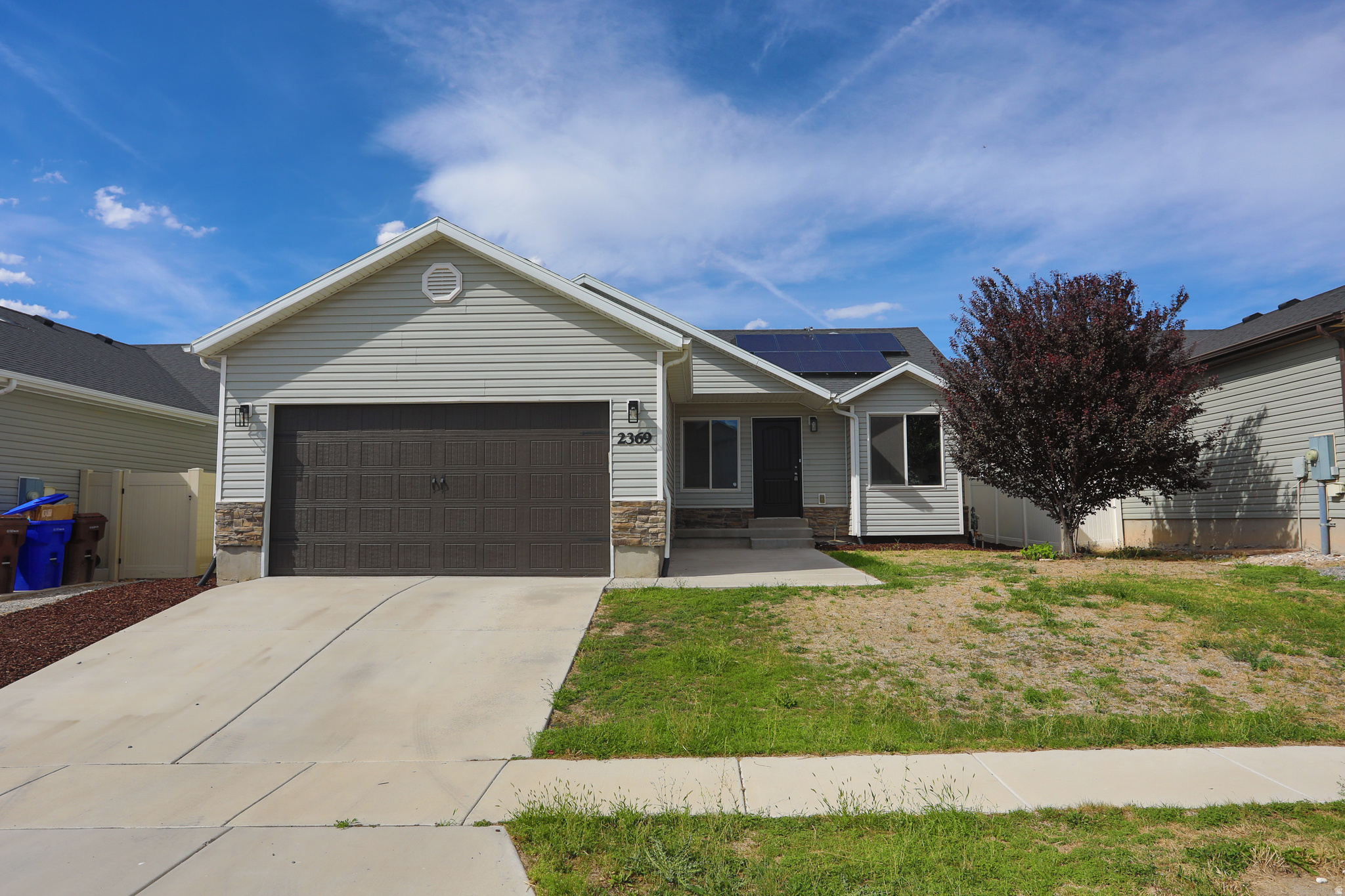 2369 E PRAIRIE LN