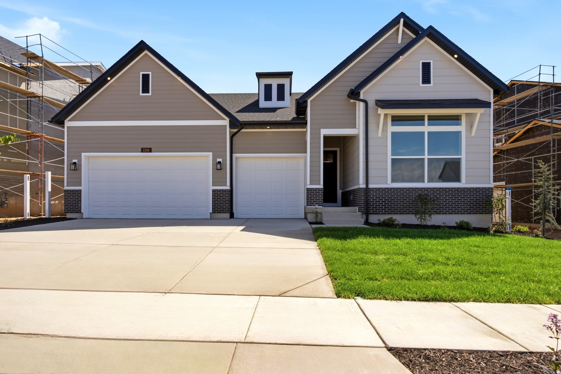 1248 E AMARYLLIS WAY