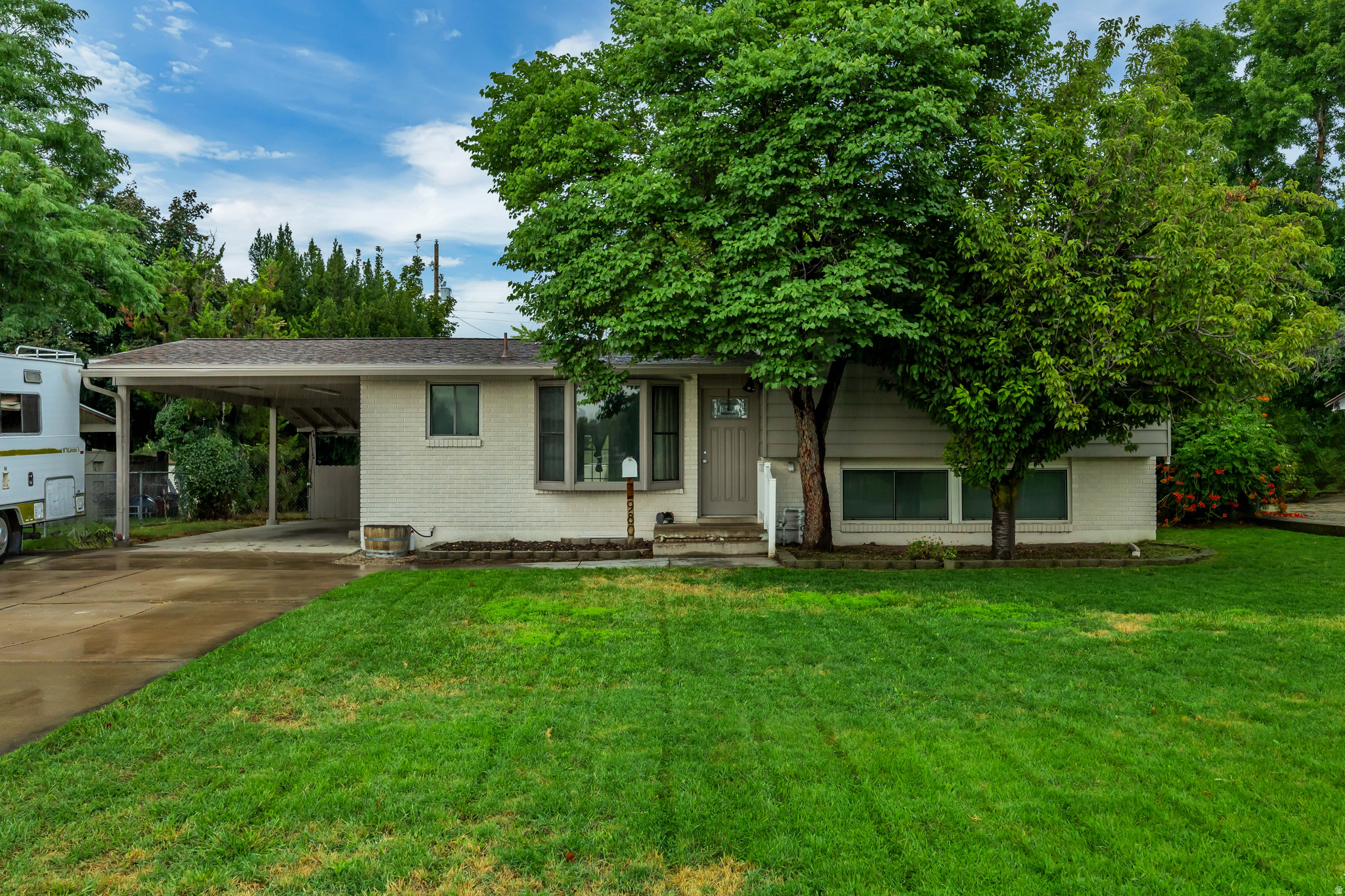 980  COUNTRY HILLS DR