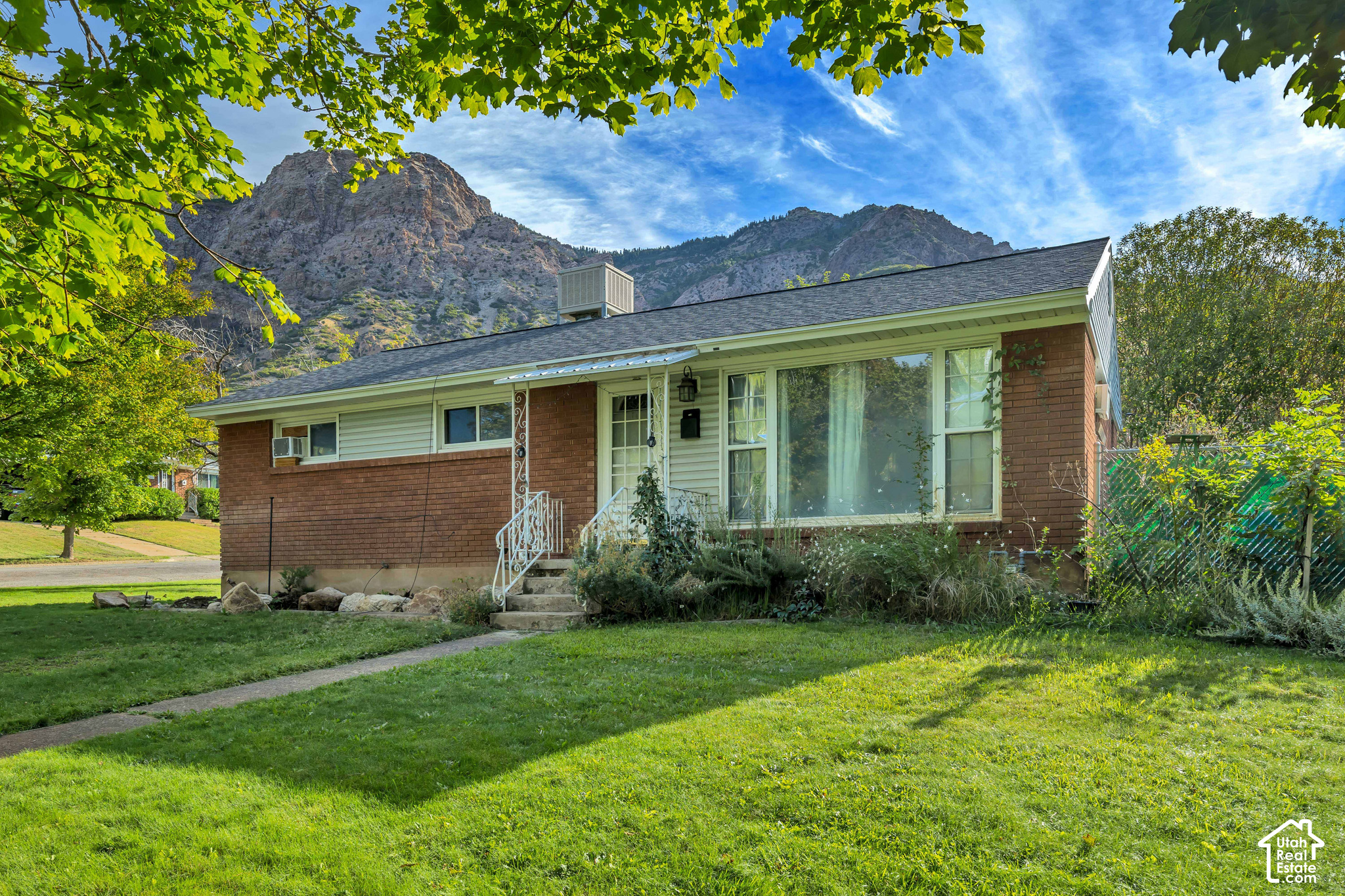 704  ROBINS AVE