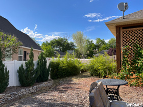 Photo 5 for 487 Kiva Dr