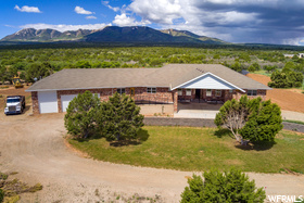 Photo 4 for 422 S Creek Rd