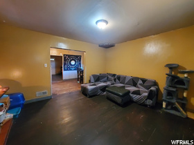 Photo 2 for 847 Monroe St