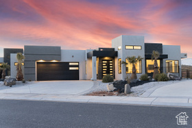 Photo 3 for 1560 W Torrey Pines Rd