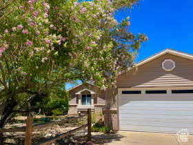 Photo 2 for 1039 E Pack Creek Dr