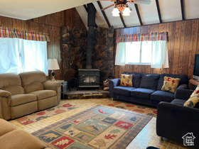 Photo 2 for 5898 N Pineview Rd