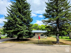 Photo 3 for 674 N 6th St