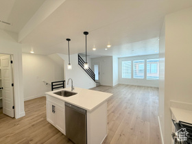 Photo 3 for 132 E Chambord Ct