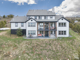 Photo 3 for 824 S Lakeview Dr