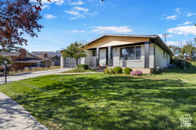 Photo 3 for 2615 E Camille Cir