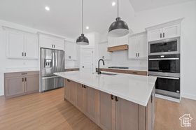 Photo 3 for 1426 E Parker Ln #426