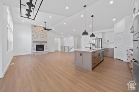 Photo 4 for 1426 E Parker Ln #426