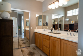 Photo 5 for 1226 N Overland Cir