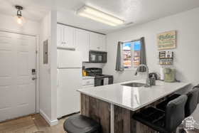 Photo 4 for 929 Harbor Vlg #220